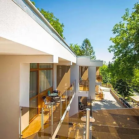 Xendala Panzió Bed & Breakfast Balatonakarattya